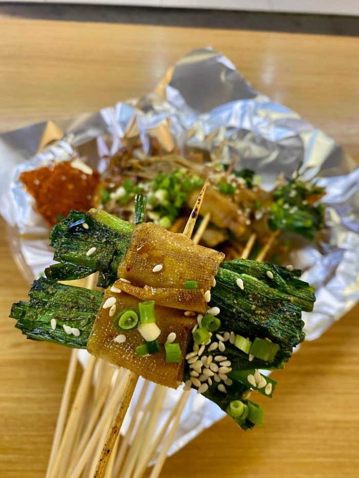 Snacks auf dem Guiyang Streetfood Market. 