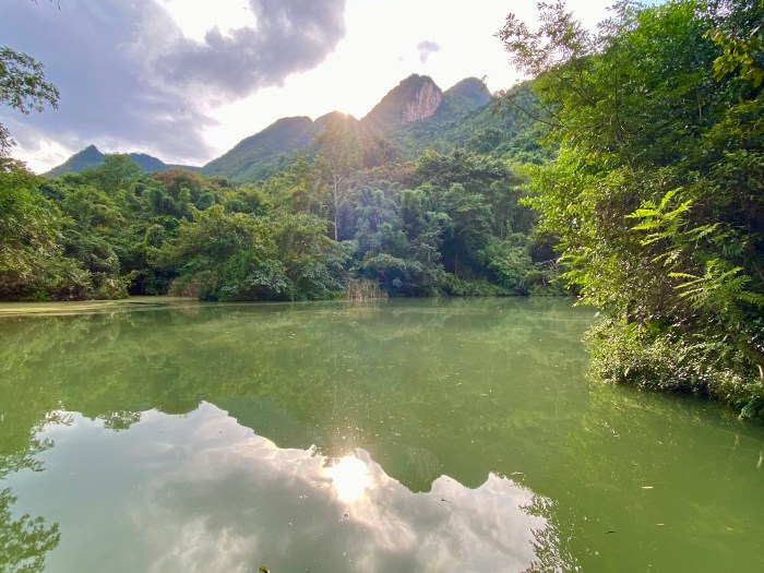 Xiao Qikong Scenic Area bietet wundervolle Berge und Wasserlandschaften.
